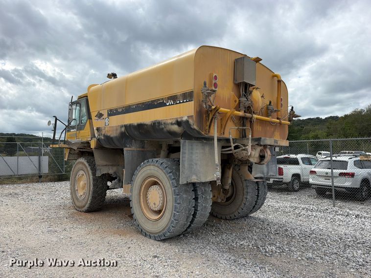 image for item YA5373 2004 Komatsu HD325-6 water truck