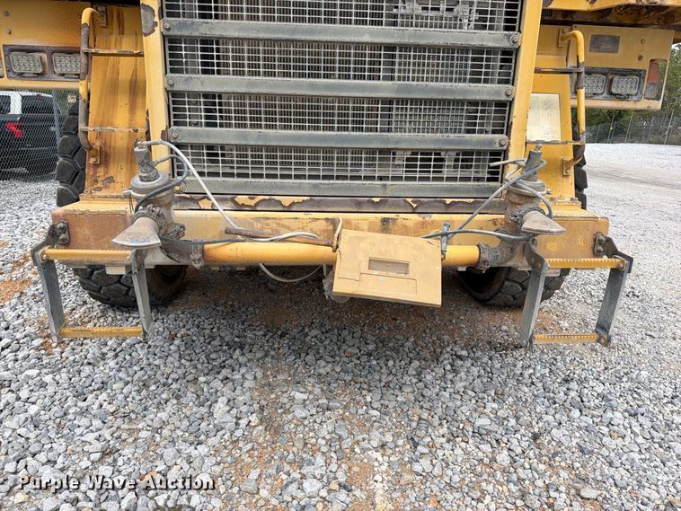 image for item YA5373 2004 Komatsu HD325-6 water truck