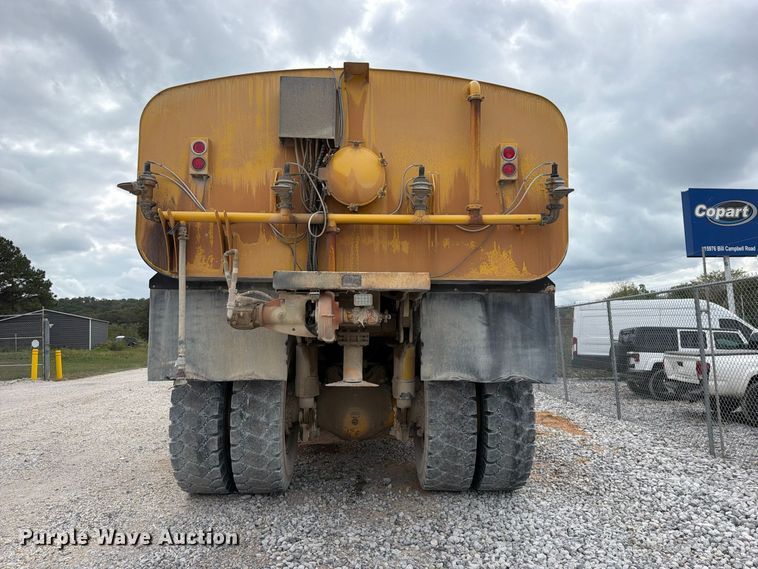 image for item YA5373 2004 Komatsu HD325-6 water truck