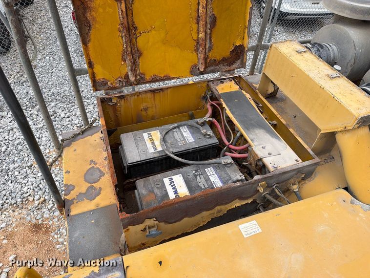 image for item YA5373 2004 Komatsu HD325-6 water truck