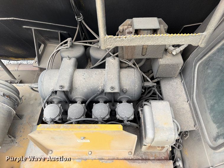 image for item YA5373 2004 Komatsu HD325-6 water truck