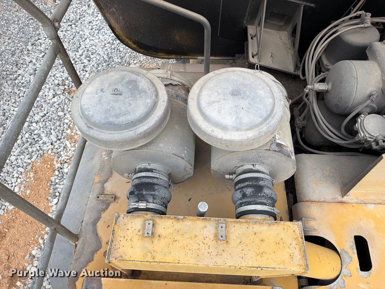 image for item YA5373 2004 Komatsu HD325-6 water truck