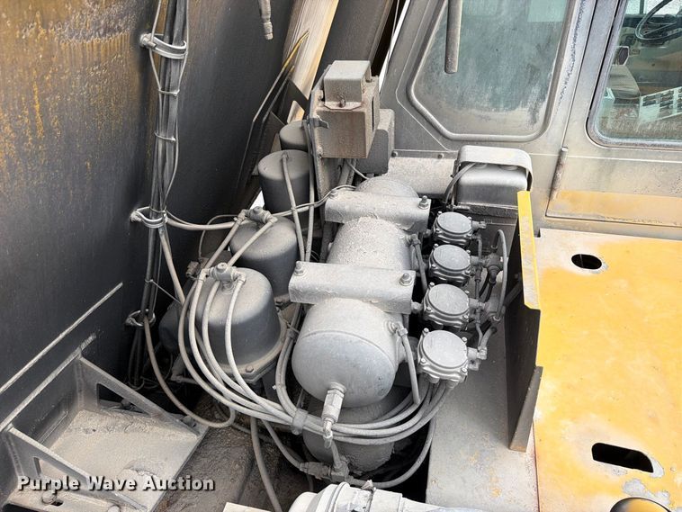 image for item YA5373 2004 Komatsu HD325-6 water truck