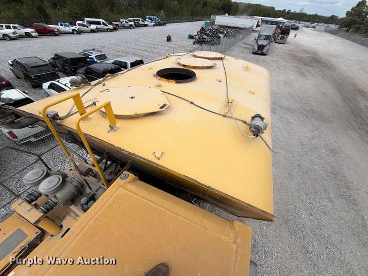 image for item YA5373 2004 Komatsu HD325-6 water truck