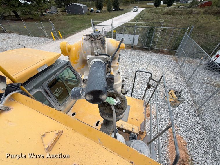 image for item YA5373 2004 Komatsu HD325-6 water truck