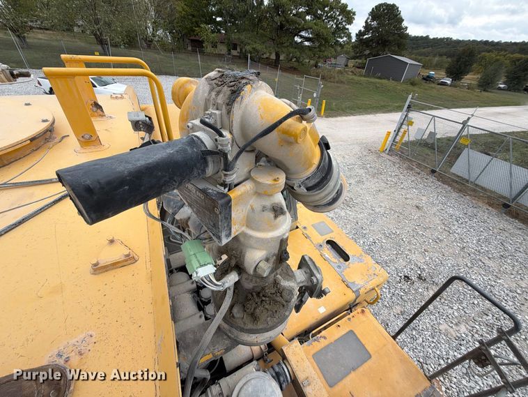 image for item YA5373 2004 Komatsu HD325-6 water truck