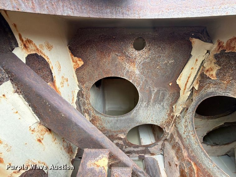 image for item YA5373 2004 Komatsu HD325-6 water truck