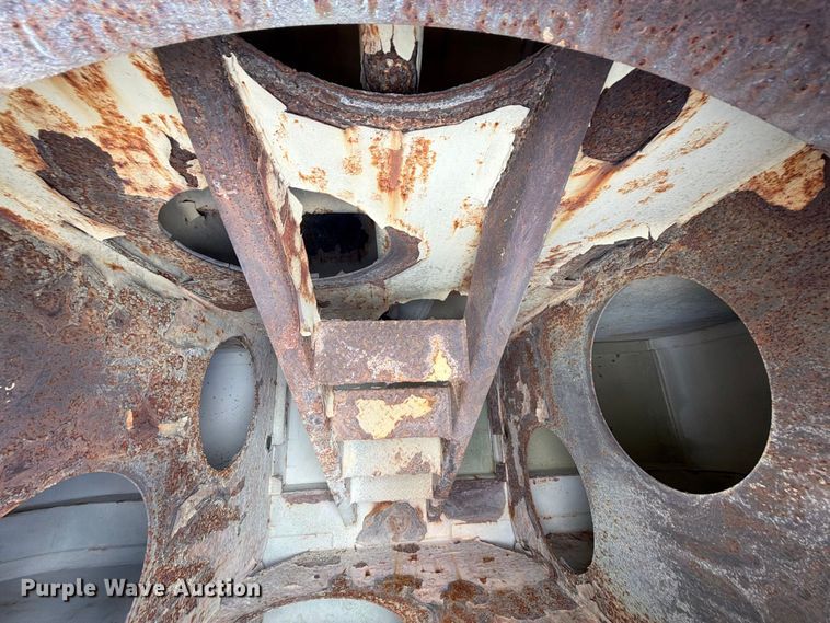 image for item YA5373 2004 Komatsu HD325-6 water truck