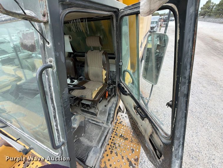 image for item YA5373 2004 Komatsu HD325-6 water truck