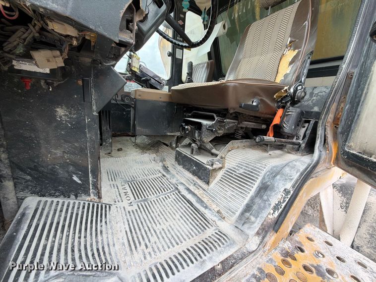 image for item YA5373 2004 Komatsu HD325-6 water truck