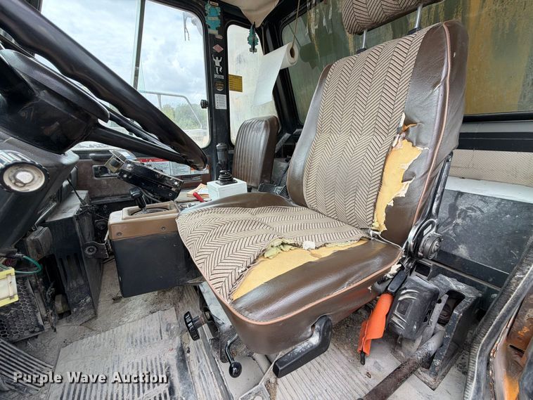 image for item YA5373 2004 Komatsu HD325-6 water truck