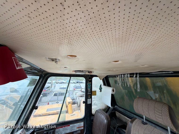 image for item YA5373 2004 Komatsu HD325-6 water truck
