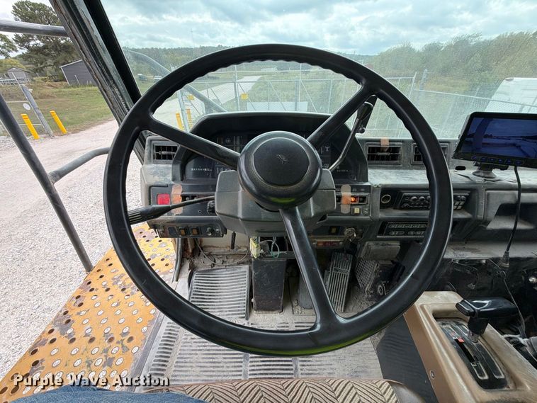 image for item YA5373 2004 Komatsu HD325-6 water truck