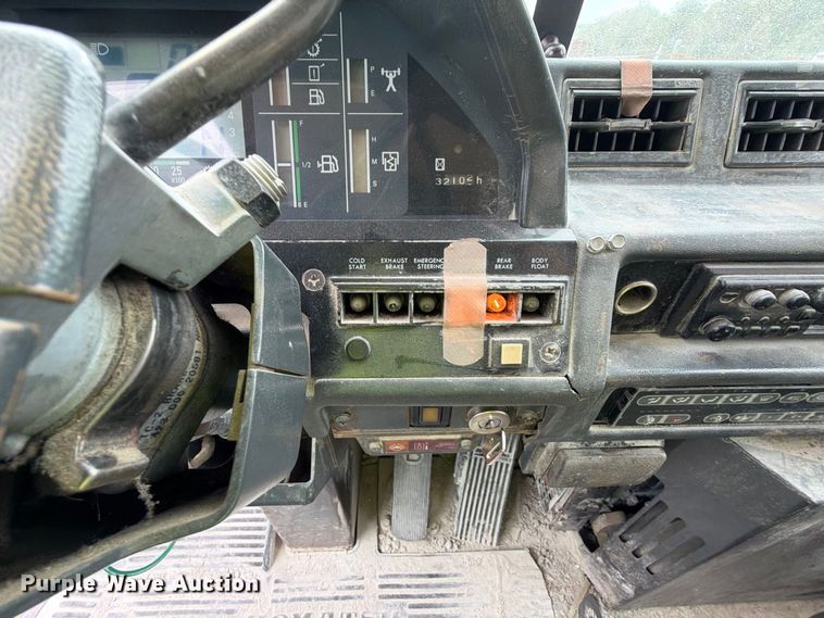 image for item YA5373 2004 Komatsu HD325-6 water truck