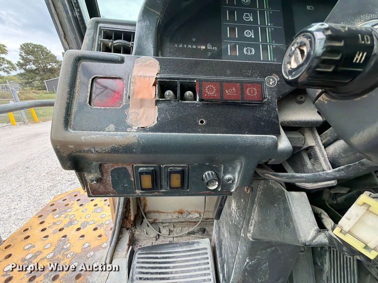 image for item YA5373 2004 Komatsu HD325-6 water truck