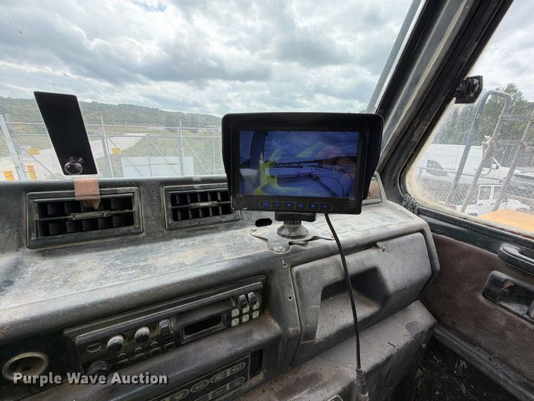 image for item YA5373 2004 Komatsu HD325-6 water truck