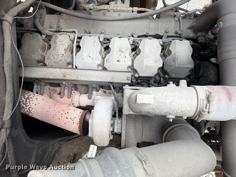 image for item YA5373 2004 Komatsu HD325-6 water truck