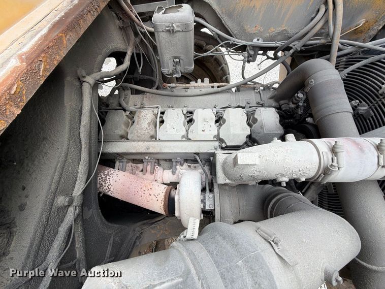 image for item YA5373 2004 Komatsu HD325-6 water truck