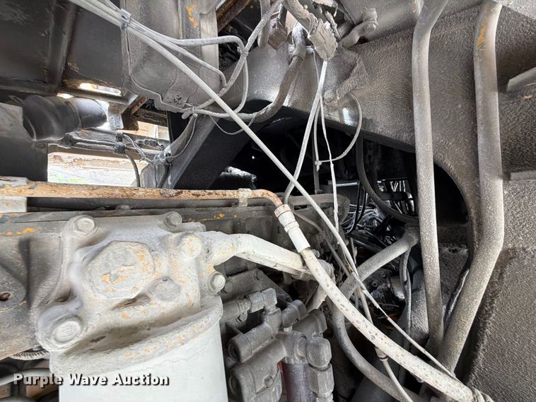 image for item YA5373 2004 Komatsu HD325-6 water truck