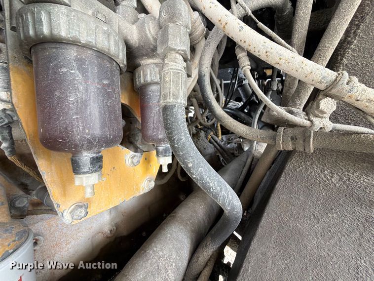 image for item YA5373 2004 Komatsu HD325-6 water truck