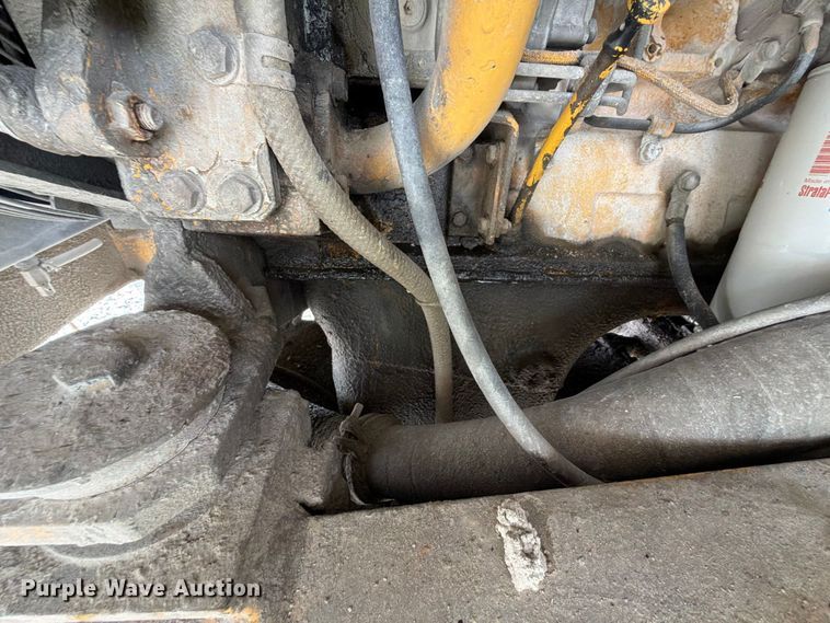image for item YA5373 2004 Komatsu HD325-6 water truck
