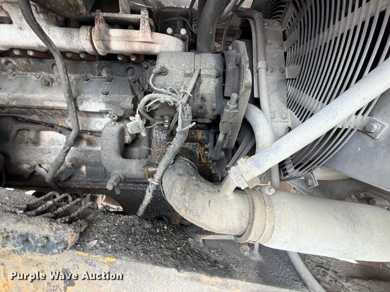 image for item YA5373 2004 Komatsu HD325-6 water truck