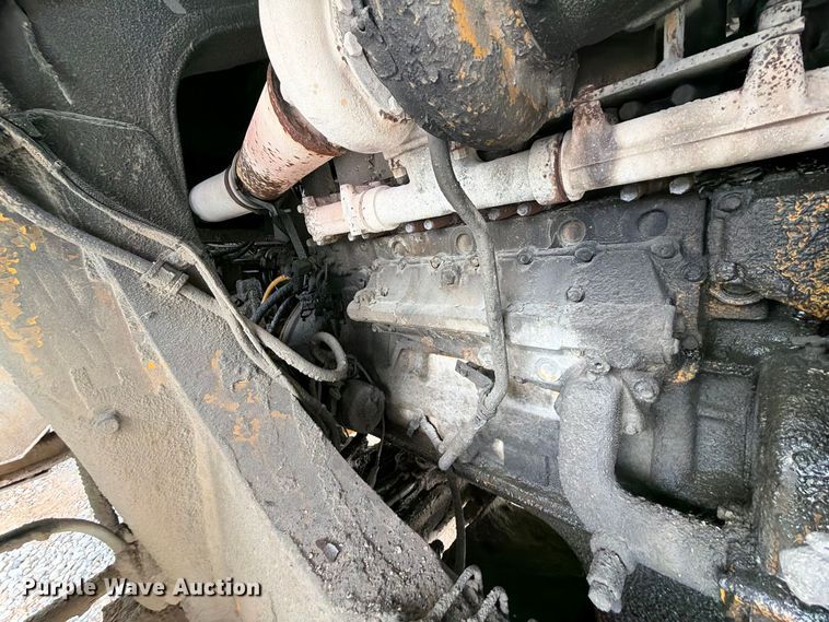 image for item YA5373 2004 Komatsu HD325-6 water truck