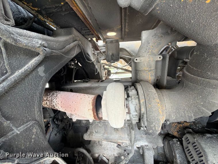 image for item YA5373 2004 Komatsu HD325-6 water truck