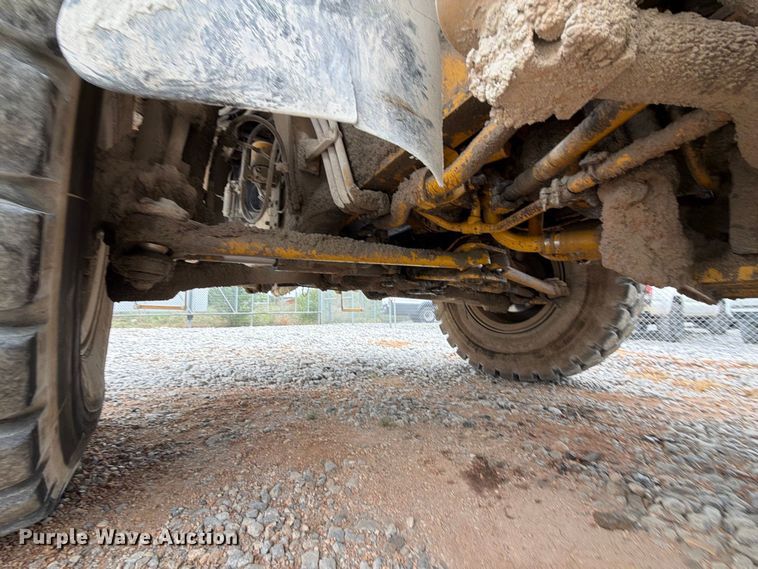 image for item YA5373 2004 Komatsu HD325-6 water truck