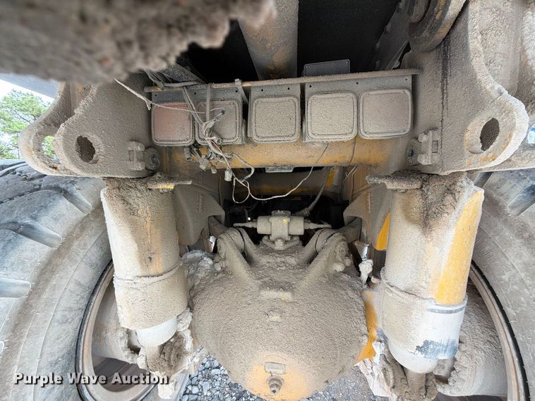 image for item YA5373 2004 Komatsu HD325-6 water truck
