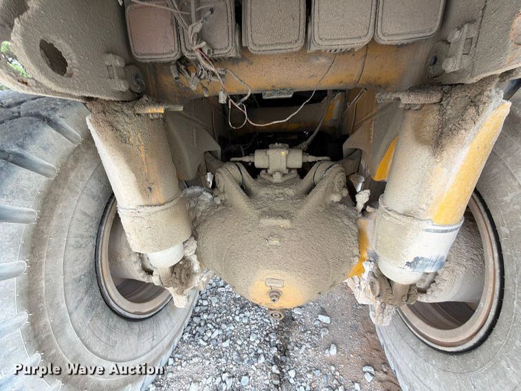 image for item YA5373 2004 Komatsu HD325-6 water truck