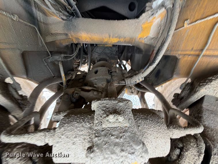 image for item YA5373 2004 Komatsu HD325-6 water truck