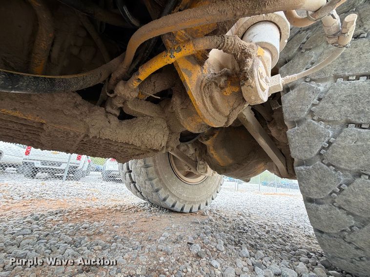 image for item YA5373 2004 Komatsu HD325-6 water truck
