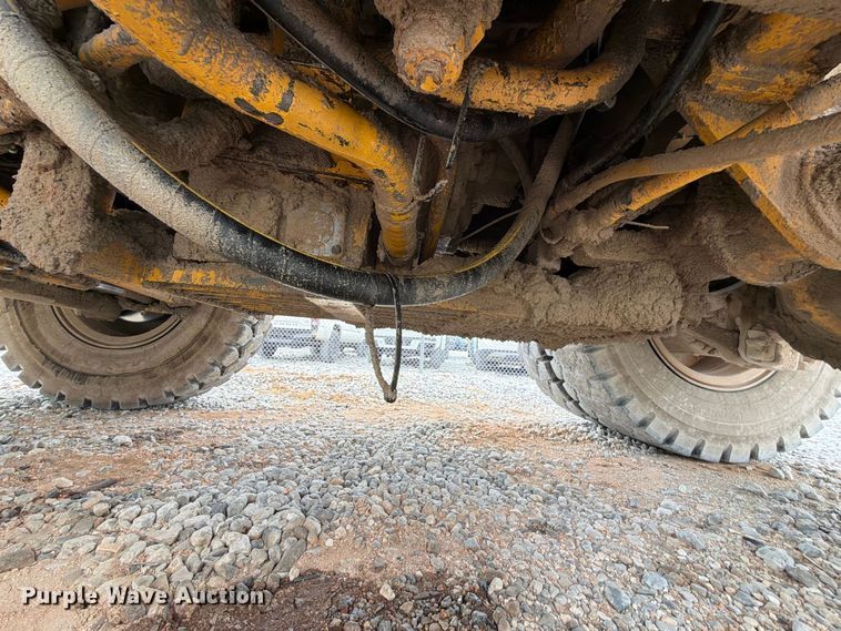 image for item YA5373 2004 Komatsu HD325-6 water truck