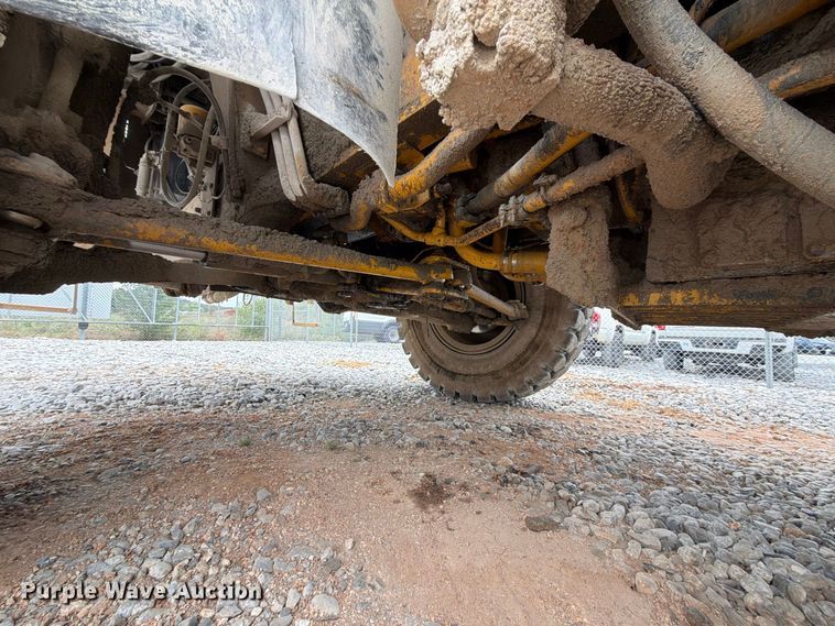 image for item YA5373 2004 Komatsu HD325-6 water truck