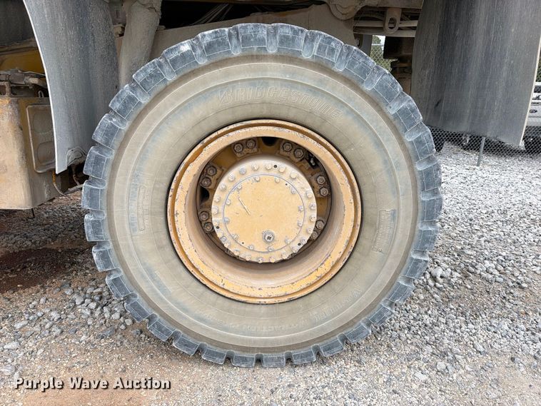 image for item YA5373 2004 Komatsu HD325-6 water truck