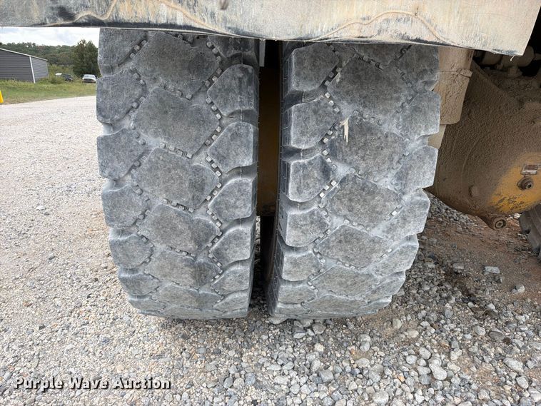image for item YA5373 2004 Komatsu HD325-6 water truck