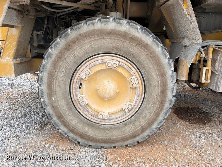 image for item YA5373 2004 Komatsu HD325-6 water truck
