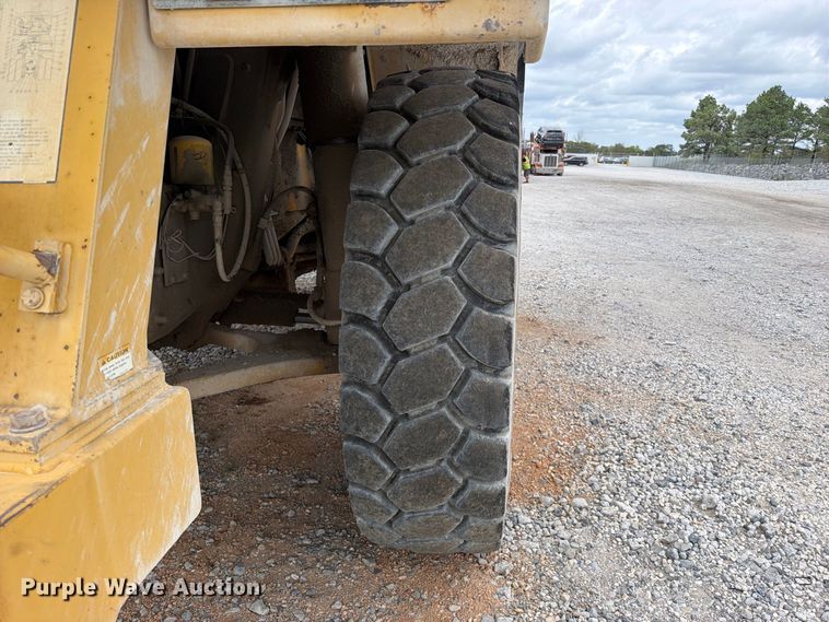 image for item YA5373 2004 Komatsu HD325-6 water truck