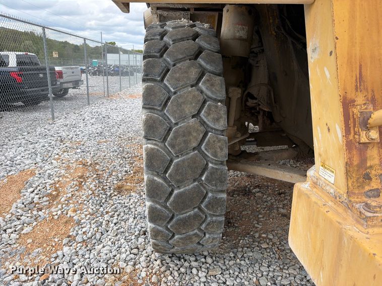 image for item YA5373 2004 Komatsu HD325-6 water truck