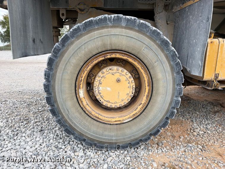 image for item YA5373 2004 Komatsu HD325-6 water truck