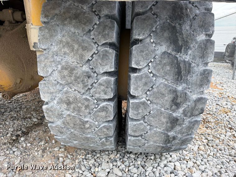 image for item YA5373 2004 Komatsu HD325-6 water truck