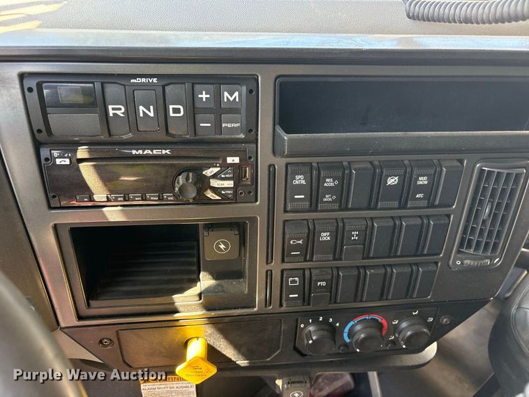 image for item YA5478 2019 Mack Granite dump truck