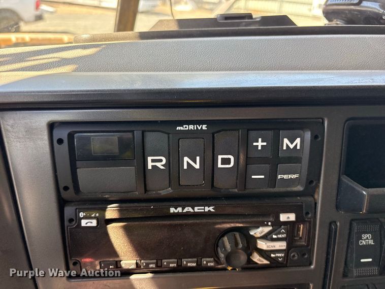 image for item YA5478 2019 Mack Granite dump truck