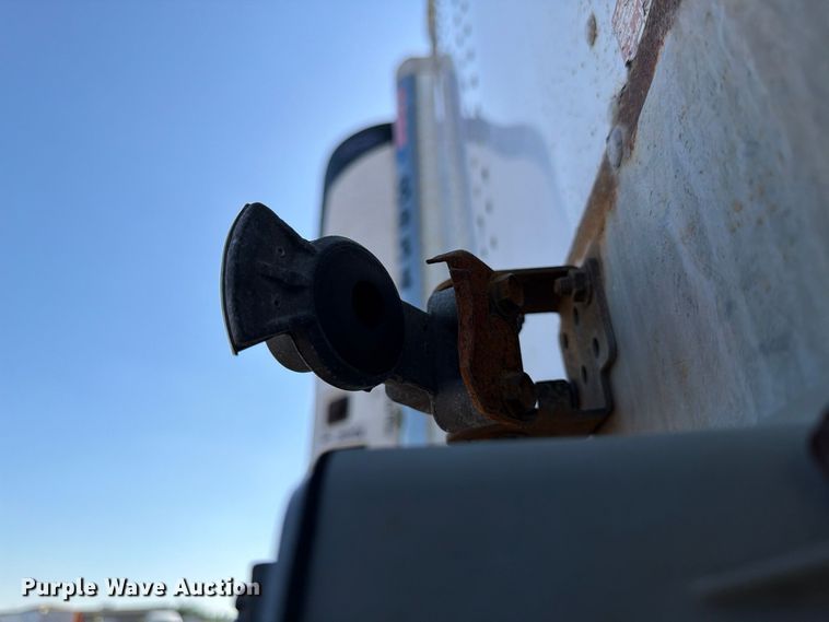 image for item YA5517 2005 Wabash DVCVHPC dry van trailer