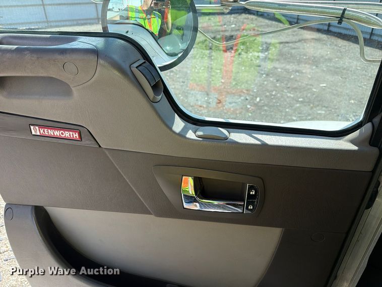 image for item YA5554 2014 Kenworth T270 dump truck