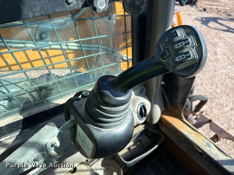 image for item YA5773 2016 Case SV280 skid steer loader