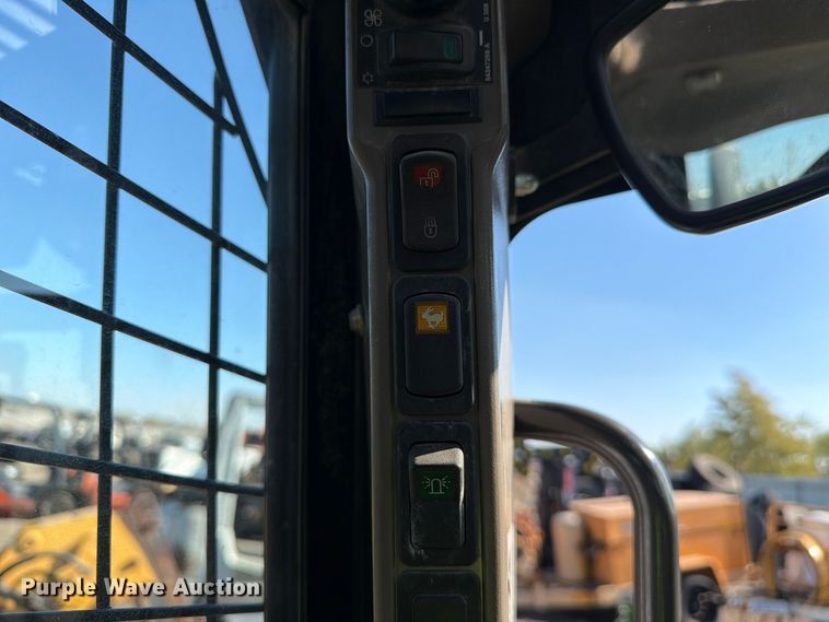 image for item YA5773 2016 Case SV280 skid steer loader