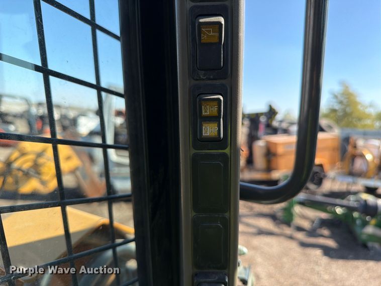 image for item YA5773 2016 Case SV280 skid steer loader