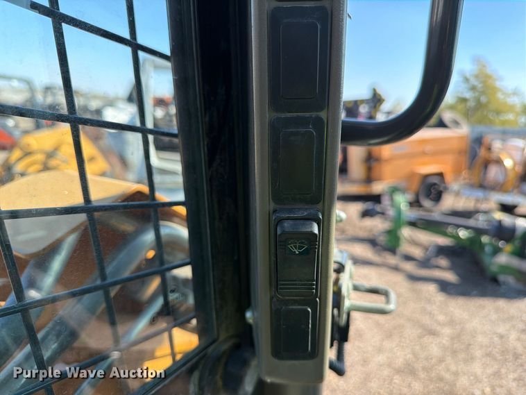 image for item YA5773 2016 Case SV280 skid steer loader
